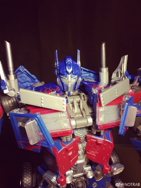 In Hand MPM 4 Optimus Prime Images Of Transformers Masterpiece Figure  (2 of 13)